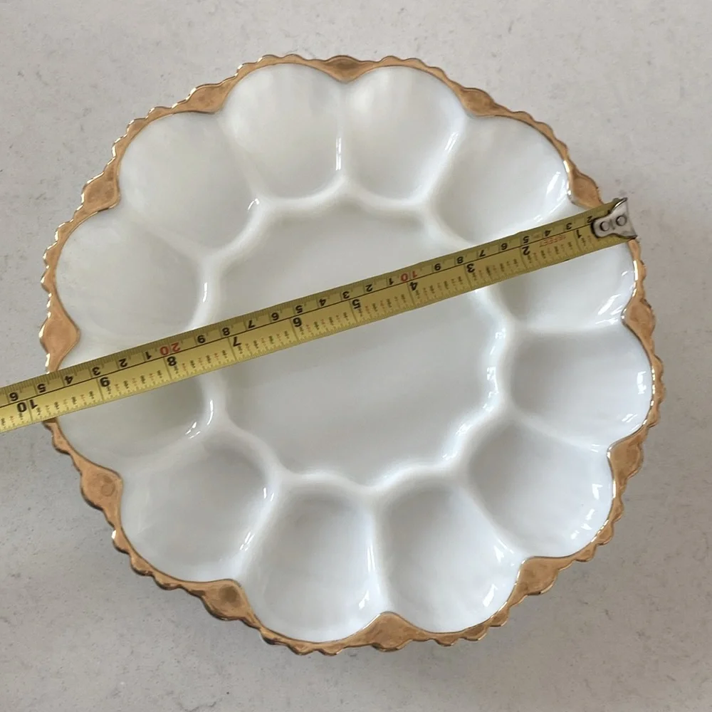 Elegant White and Gold Scalloped Bowl‎